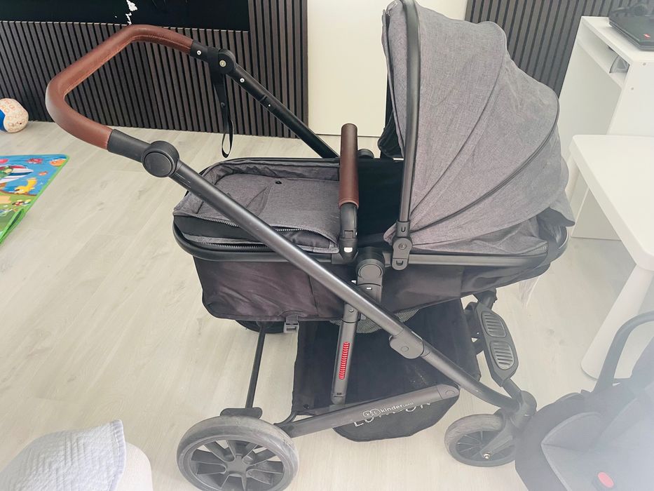 Carrinho de bebê pouco usado