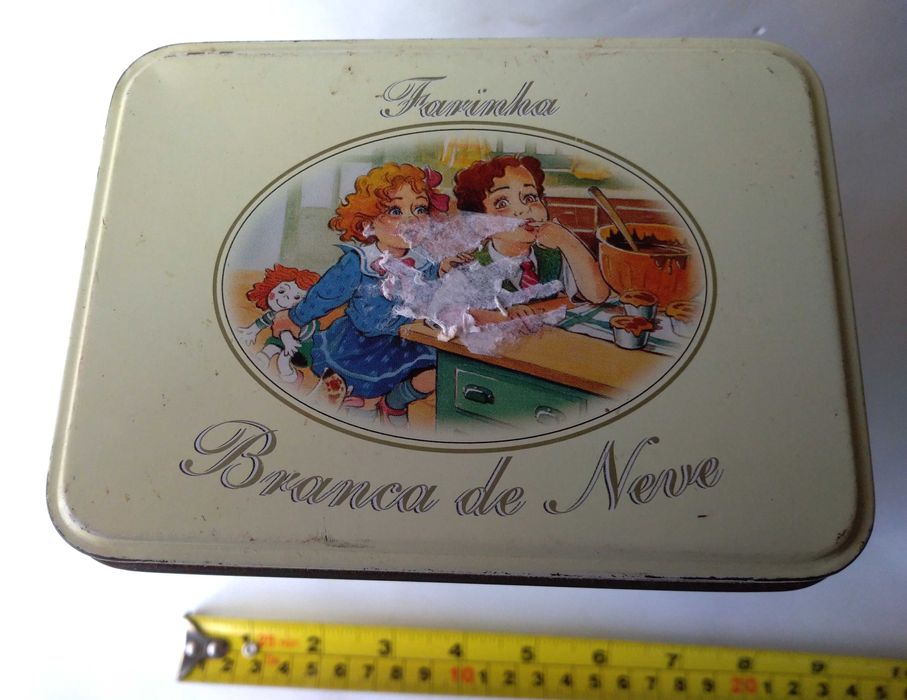 Lata da farinha "branca de Neve"