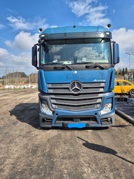 Mercedes Actros MP 4 Solówka BDF 7,7 m z mocowaniami na wózek widłowy - uszkodzony