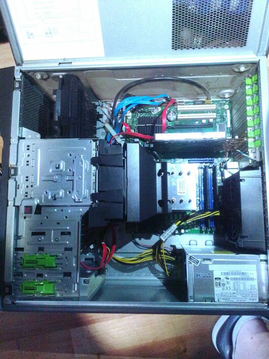 Fujitsu Siemens M720, Xeon 4 x 3,6Ghz, 32GB RAM, 2TB