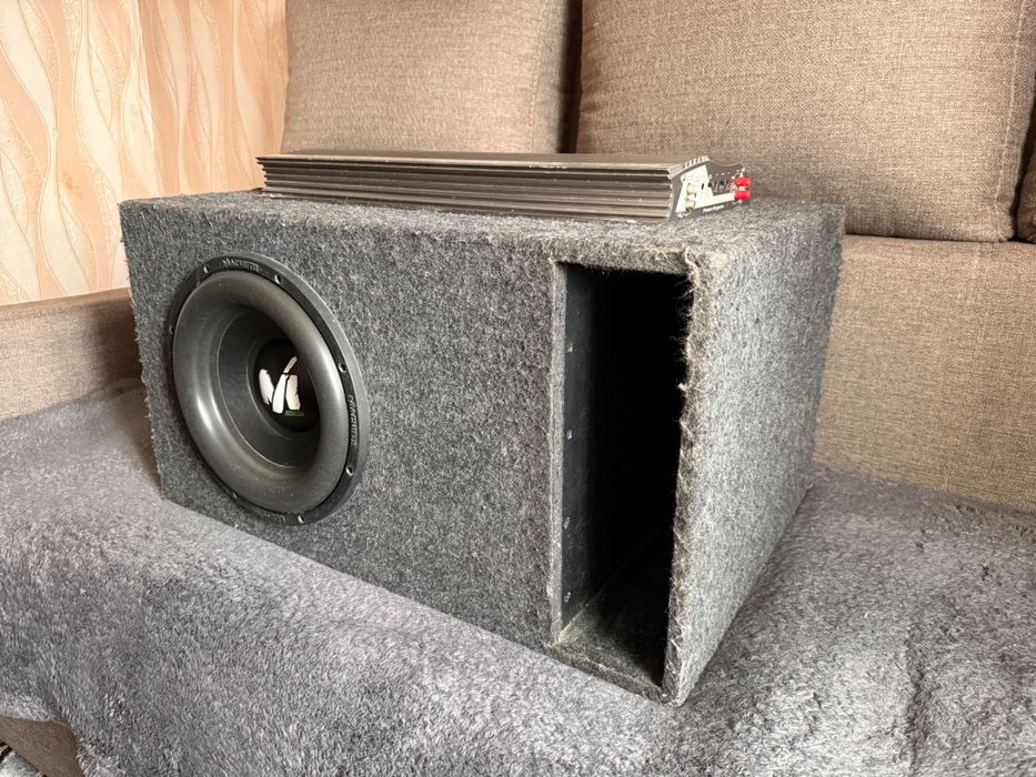 Автомобільний саббуфер