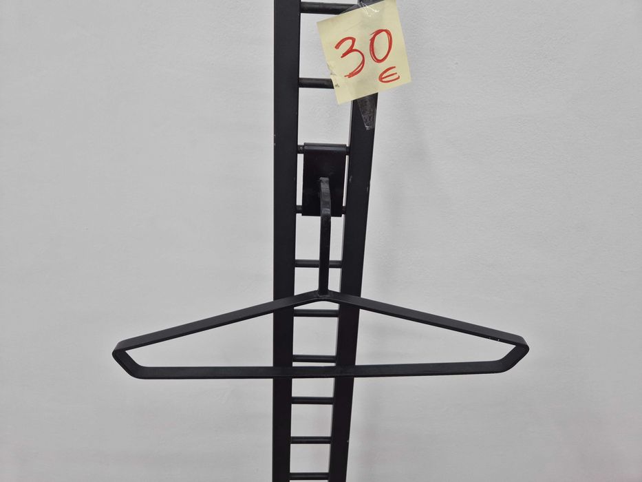 Cabide expositor preto - 30€