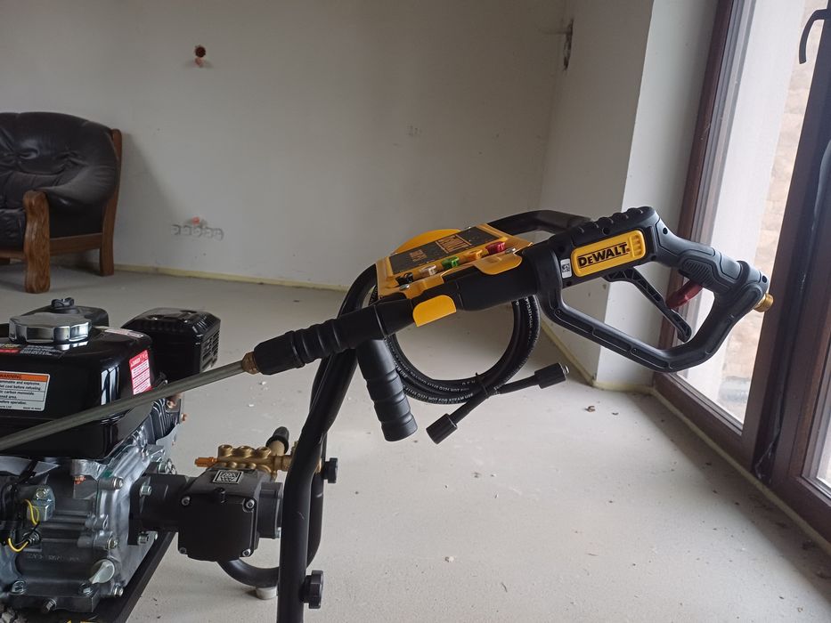 Myjka ciśnienowa spalinowa Dewalt