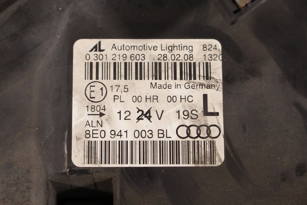 Ótica / farol esquerda AUDI A4 (8EC, B7)