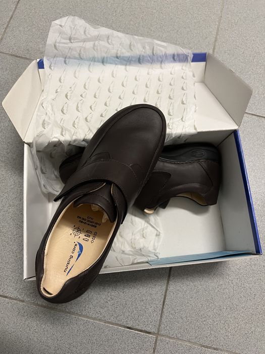 Sapato Castanho com Velcro