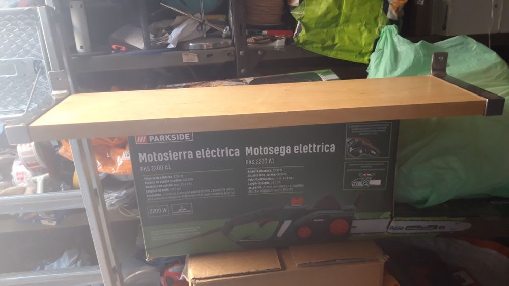 Duas parteleiras IKEA como novas