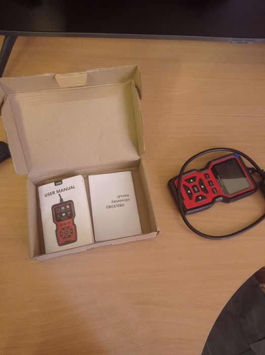 Сканер OBD2 V519 — новий, з екраном!