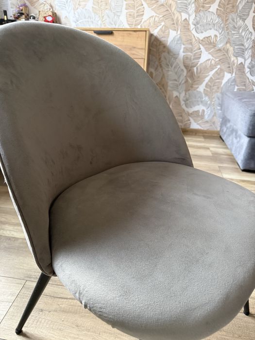 Стілець  з мʼякою спинкою