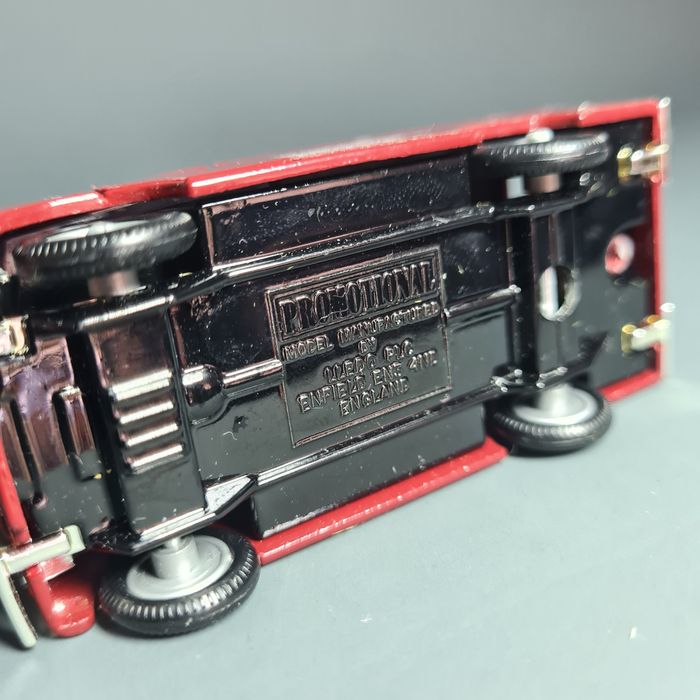 Miniatura carrinha Morris LD Van 1954