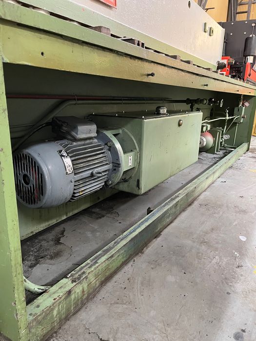 Гільйотина Ножиці Гільйотинні LVD 3000mm