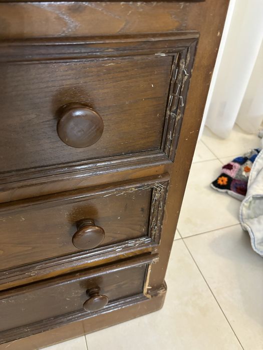 Cómoda e mesinhas de cabeceira