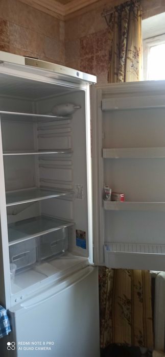Холодильник Indesit у гарному станi.