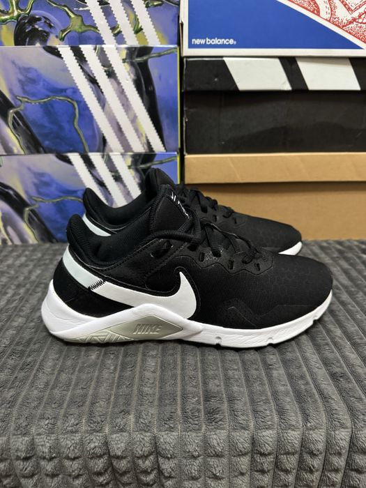 Кросівки жіночі для тренувань Nike Legend Essential 2 38(24см) ориг