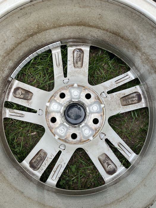 Oryginalne felgi aluminiowe Volkswagen T5 Multivan 17 cali, stan bardzo dobry.