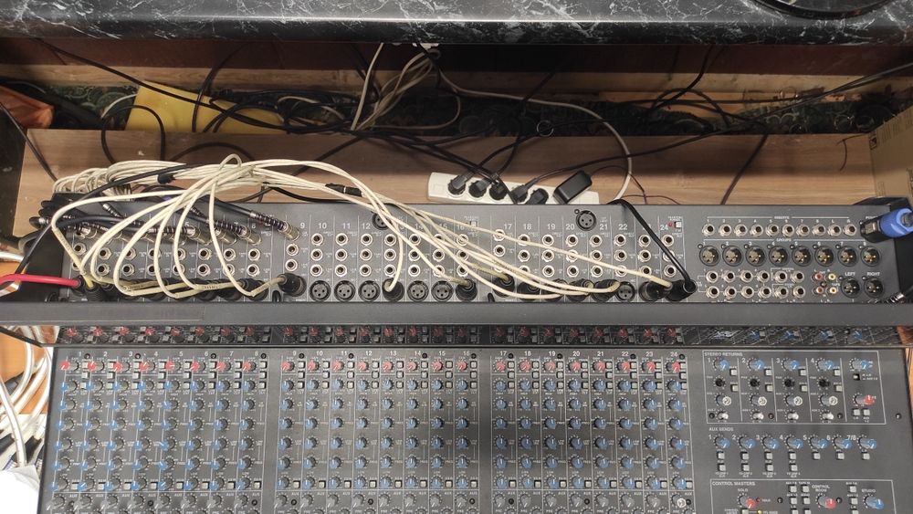 Мікшерний пульт Carvin studio/live 24