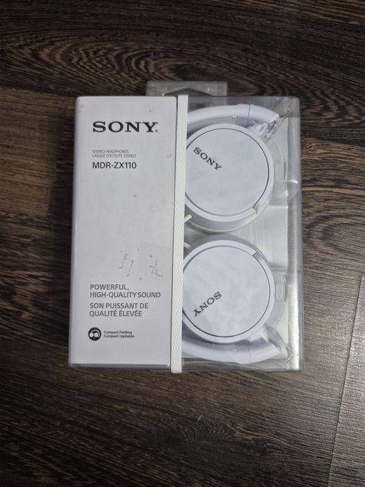 słuchawki nauszne Sony MDR-ZX110 w kolorze białym.