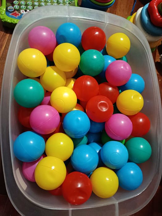 Bolas de piscina criança