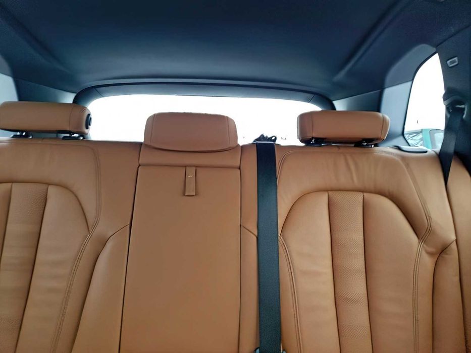 BMW X5 M50i      2022