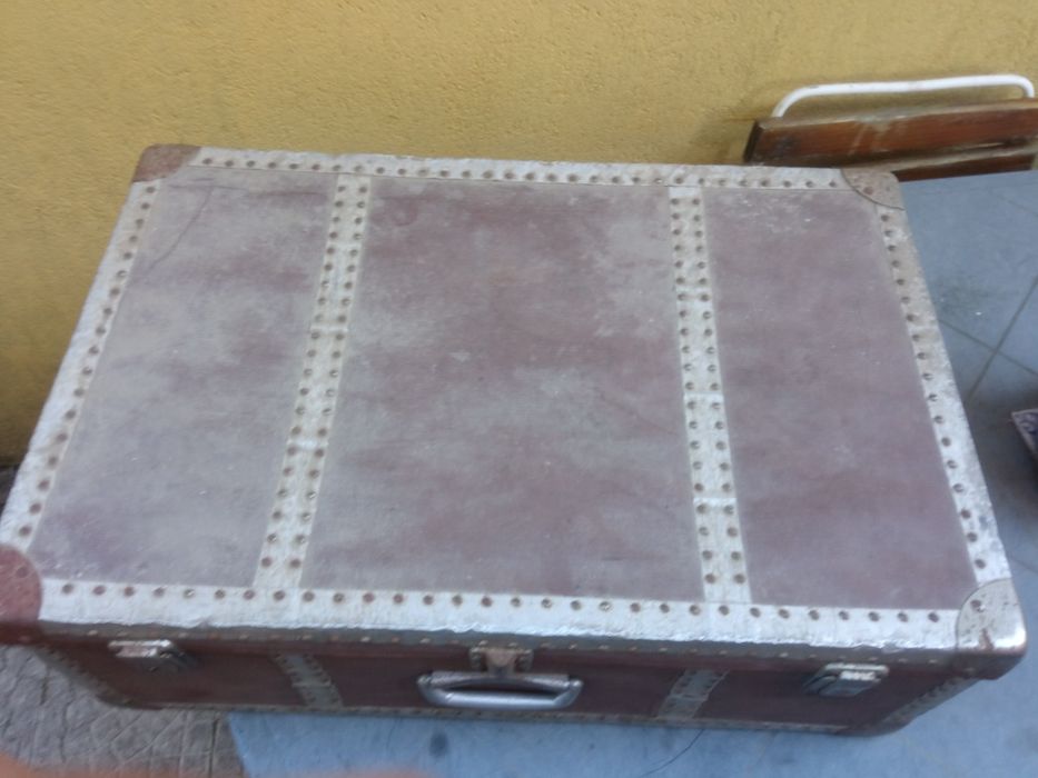 Mala antiga em bom estado