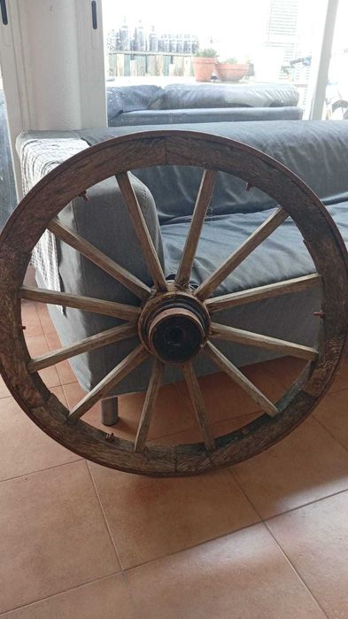 Roda de Carroça Antiga