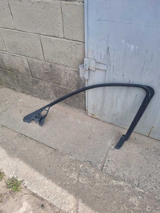 Рамка передньої пасажирської двері Infiniti Q50