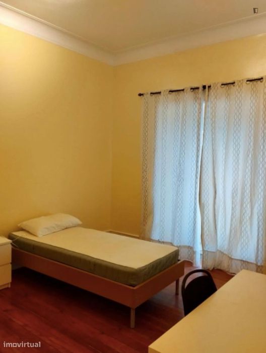 Quarto - localizado em Arroios Lisbon