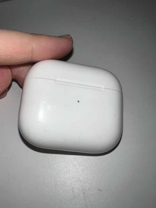 Airpods 3 оригінал (правий навушник хрипить)