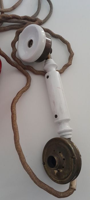 Telefone antigo vermelho