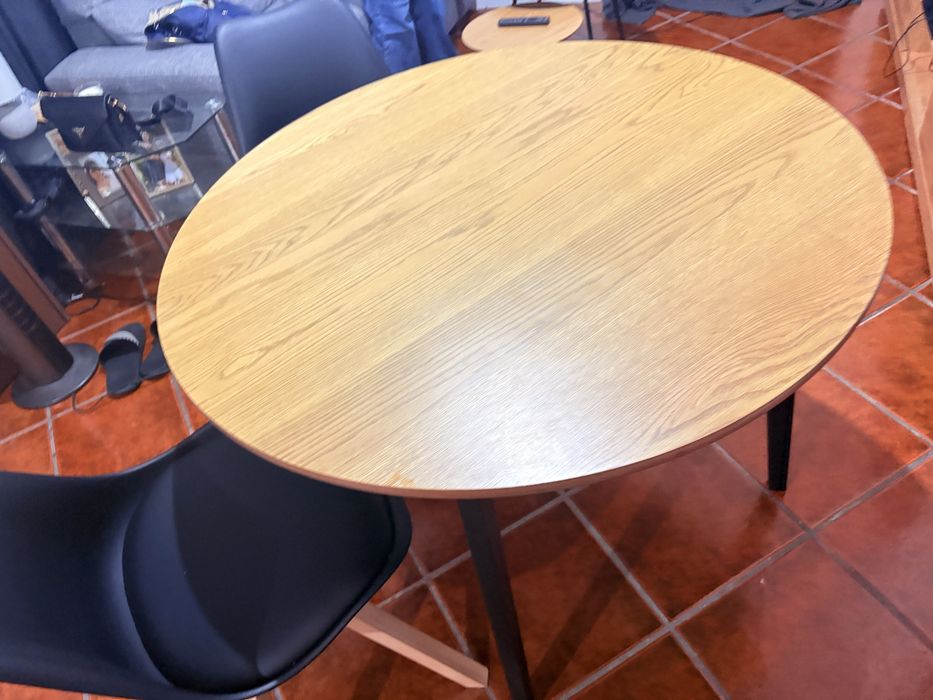 Mesa com 2 cadeiras