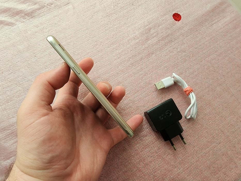 Samsung Galaxy J3 J320Н.Вlack.2сим.карты.Полностью рабочий.