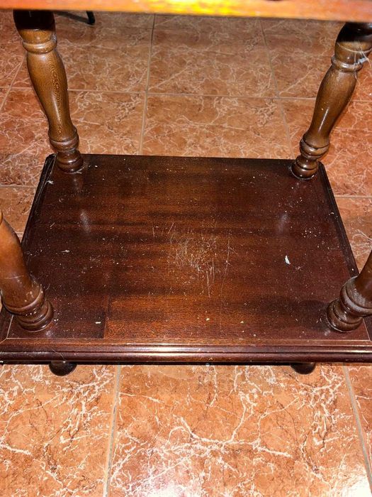 Mesa de apoio clássica em madeira