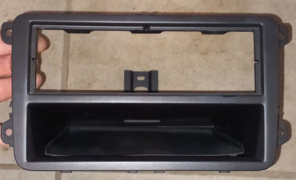 Ramka radia VW Golf 5