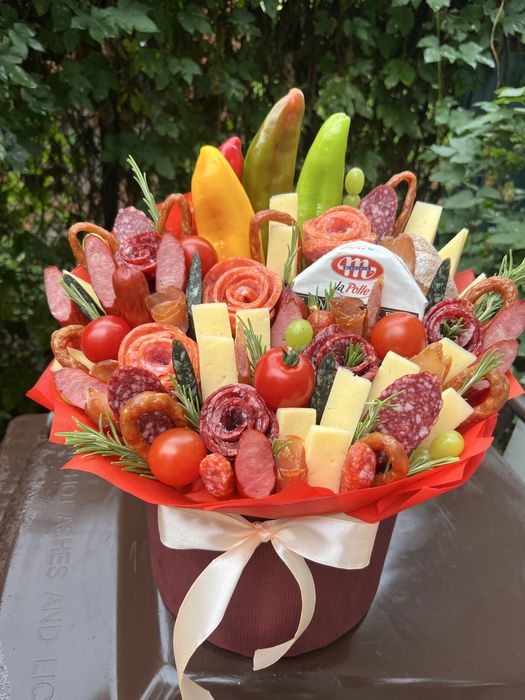 Сладкий и фруктовый букет ко дню рождения. Букет из конфет.