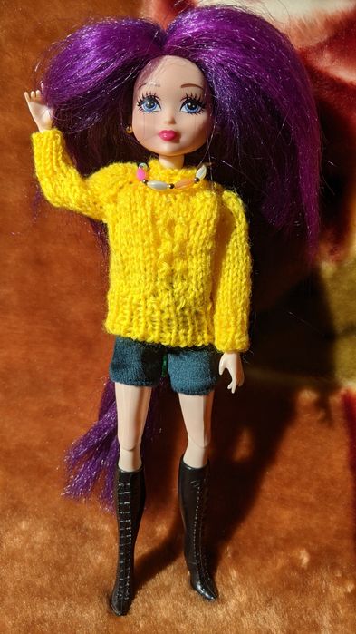 Шарнирна лялька із одягом та взуттям