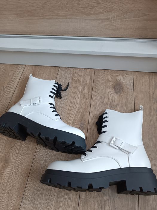 Białe botki na obcasie rozmiar 45