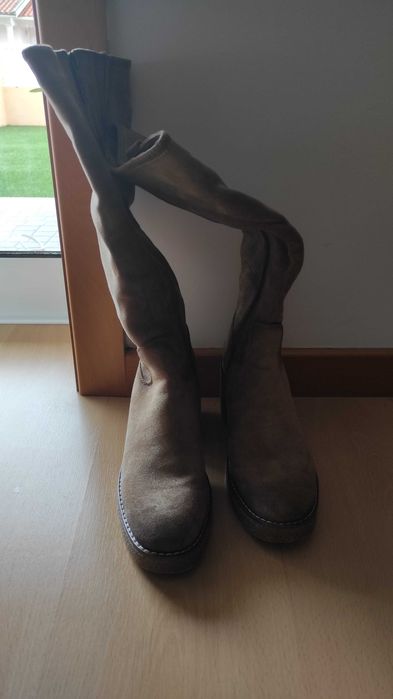 Botas de cano em pele vegan