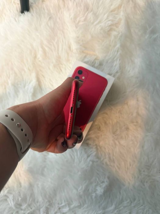 iPhone 11 128gb червоний в ідеальному стані, без ремонту, батарея 68%