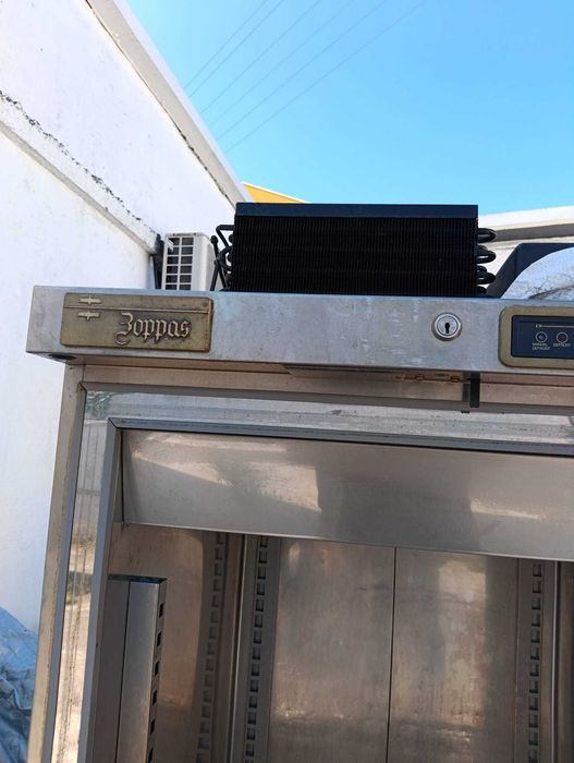 Frigorífico profissional vertical de 600–700 L Boppas usado