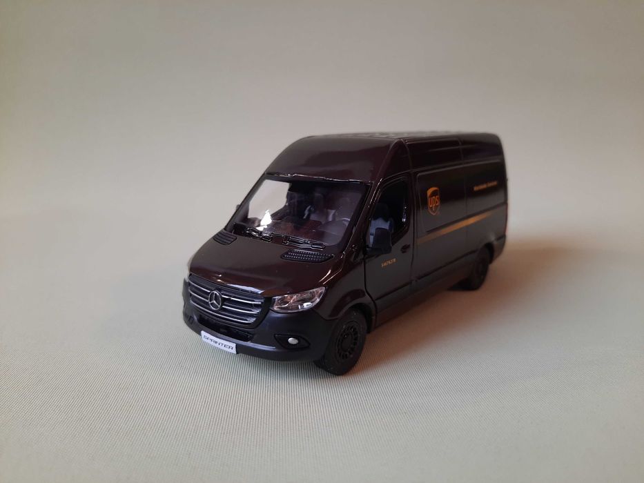 Mercedes-Benz Sprinter "UPS", масштаб 1/48