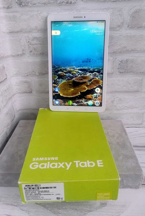 Планшет Samsung Galaxy Tab E SM-T561 9.6" 3G 8Gb +32Gb ( гарний стан)