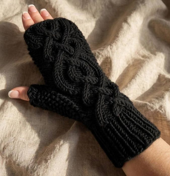 Mitenki handmade czarne merino Drops warkocz unisex