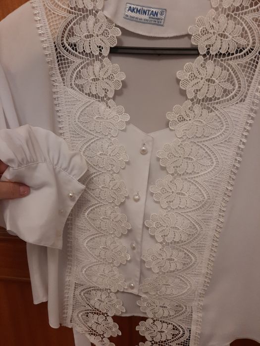 Blusa branca muito bonita