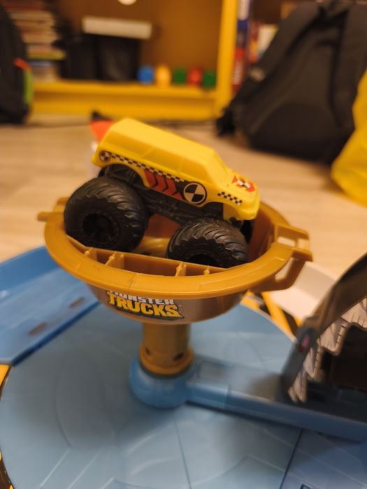 Hot wheels tor wyrzutnia  arena rekina monster trucks
