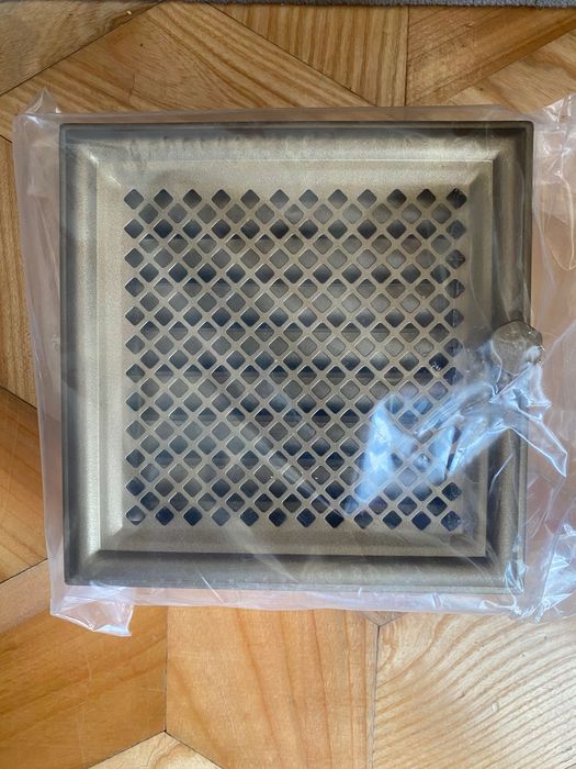 Kratka żaluzja patyna