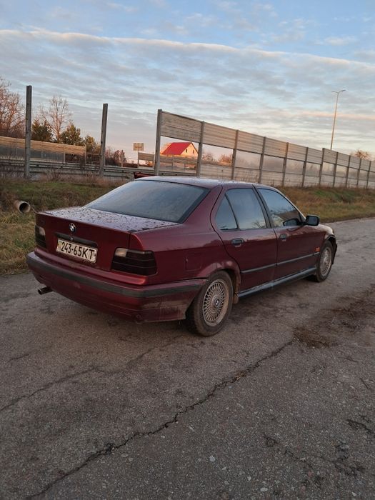 Продам машину BMW E36