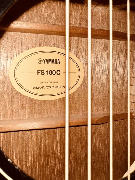 Акустична гітара Yamaha FS100C black