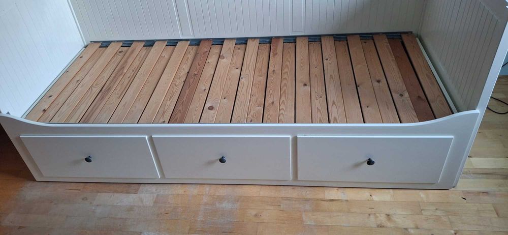 Leżanka Hemnes + dwa materace
