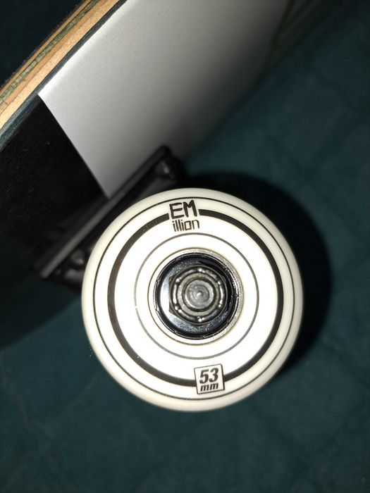 Skate Emillion completo 8' NOVO