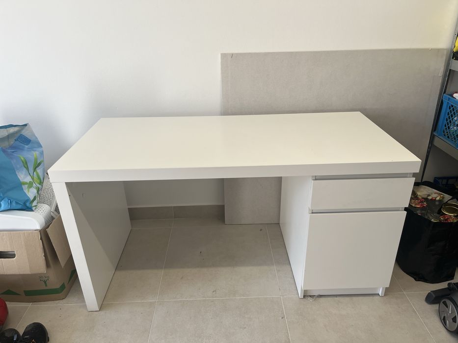 Biale biurko Malm Ikea
