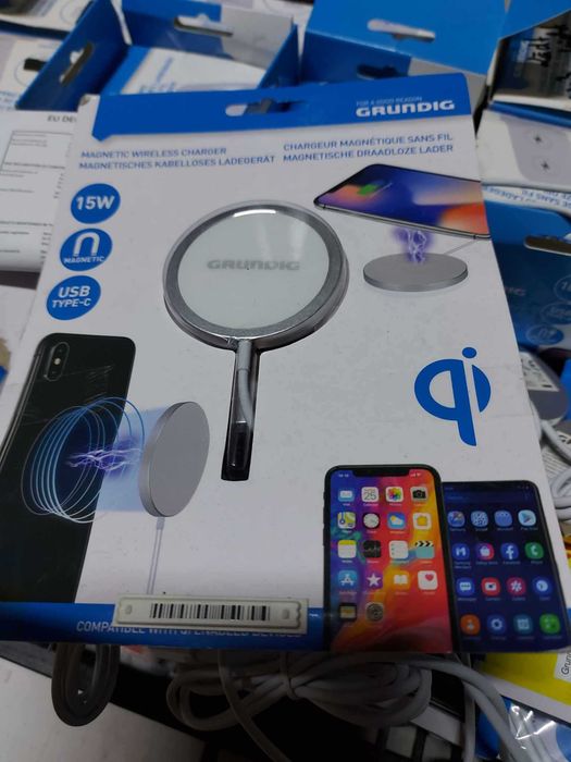 Pudełko Ładowarek indukcyjnych i bezprzewodowych Grundig